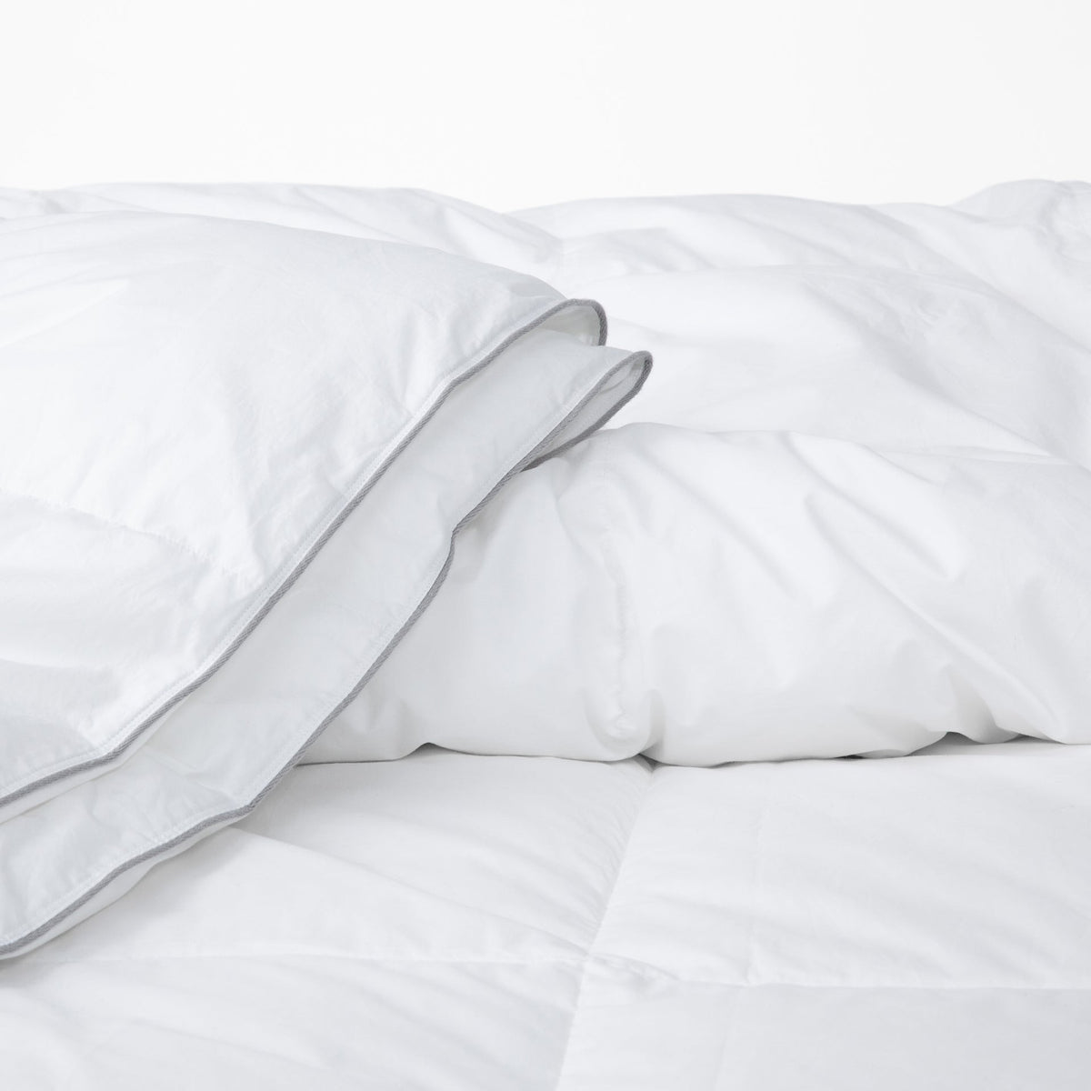 Close-up view of the  Tuft and Needle Down Duvet Insert||weight:medium