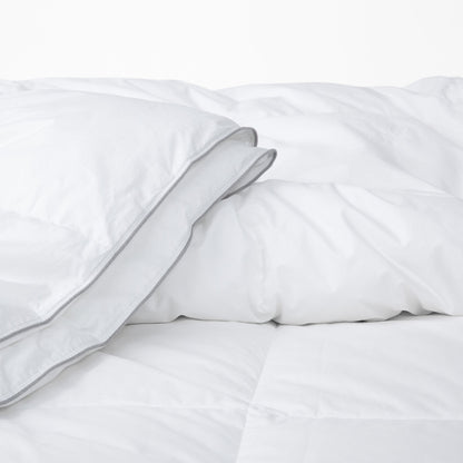 Close-up view of the  Tuft and Needle Down Duvet Insert||weight:medium